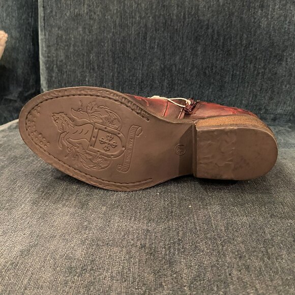 Taos - Privilege 2 Red - Multiple Sizes (NEW W/ BOX) - Picture 3 of 3